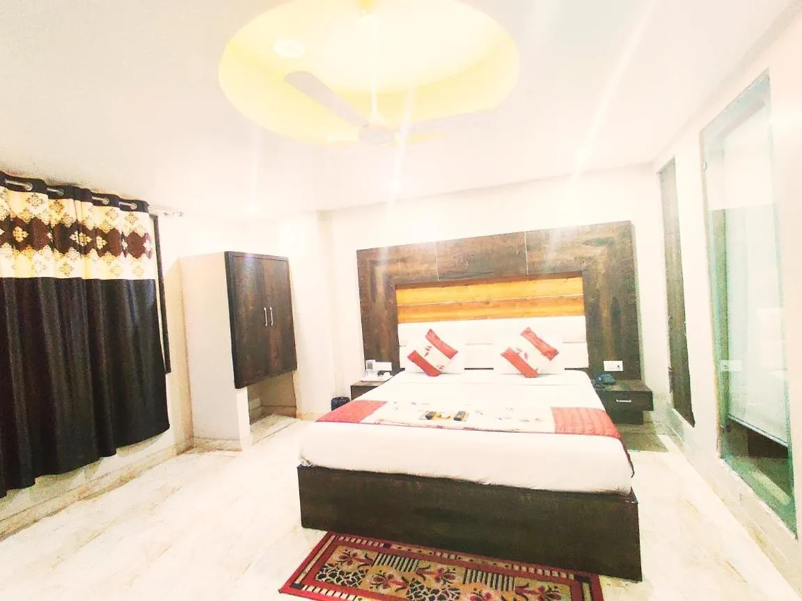 ***  Hotel Amour By Rpi New Delhi India